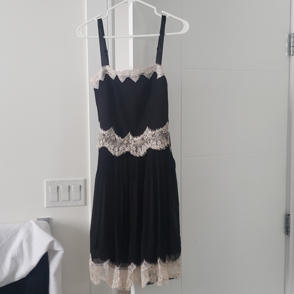 Short lace pleated dress - Picture 5 of 8